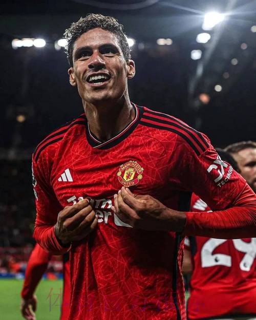 瓦拉内还未与曼联达协议 度假3周后再考虑未来